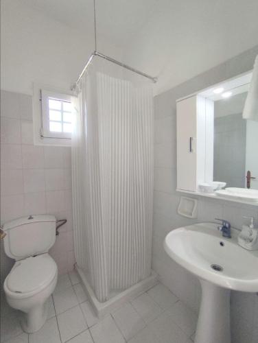 Ένα μπάνιο στο Pefkos Crystal Bay Studios and Apartments