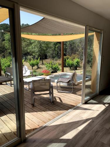 Villa Et au milieu coule un ruisseau - Piscine, jacuzzi privé, boulodrome