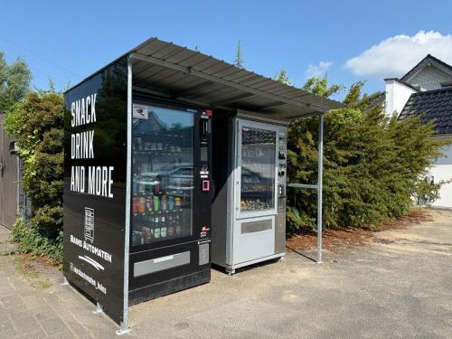 a drink new home vending machine in a parking lot at Neu 2025 Apartment mit Bad und Küche zwischen Köln und Bonn in Wesseling