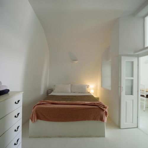 Cave Agapi Oia