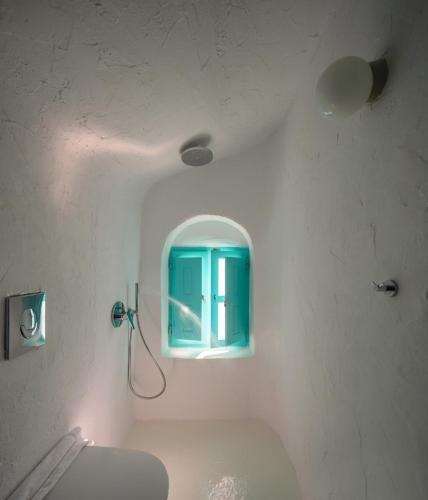 Cave Agapi Oia