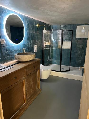 a bathroom with a sink and a toilet and a mirror at Au bon vivre l'appartement in Saint-Guiraud