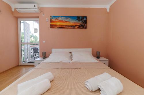 Ένα ή περισσότερα κρεβάτια σε δωμάτιο στο Villa Apolonija