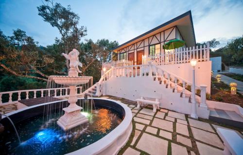Bazén v ubytování Bilut Hills Eco Resort nebo v jeho okolí