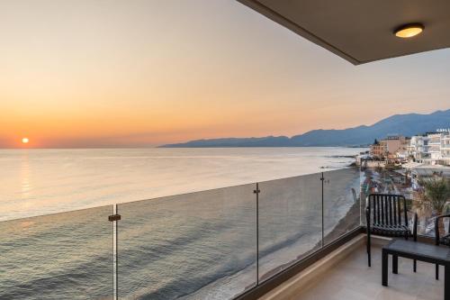 Palm Beach Luxury Seafront Suites, Next to Palm Beach Club, Lively Nights