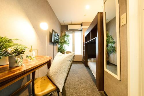 a room with a desk with a chair and a bedroom at Sapporo - Apartment - Vacation STAY 43042v in Sapporo