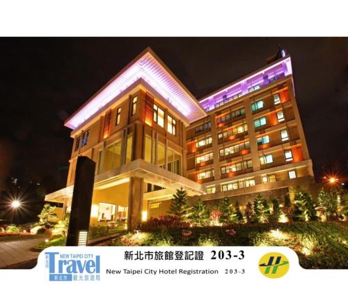 a hotel building with lights on it at night at Norway Forest Tamsui Motel in Tamsui