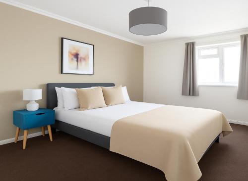 Ένα ή περισσότερα κρεβάτια σε δωμάτιο στο Bright 2 Bed Flat Walthamstow