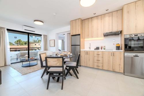 Finikoudes Marina View 102