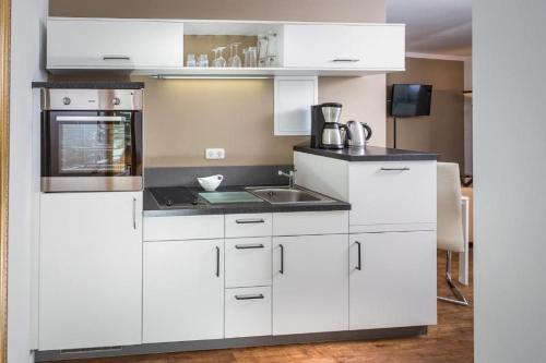 Kuchyň nebo kuchyňský kout v ubytování Business-Apartment 1 mit Küche & kostenfreiem Parkplatz