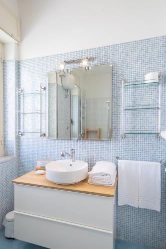 a bathroom with a sink and a mirror at The Garden in Maiori