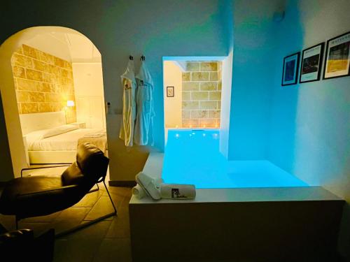 a room with a blue tub in a bedroom at Corte Gabellone - dimora storica in Nardò