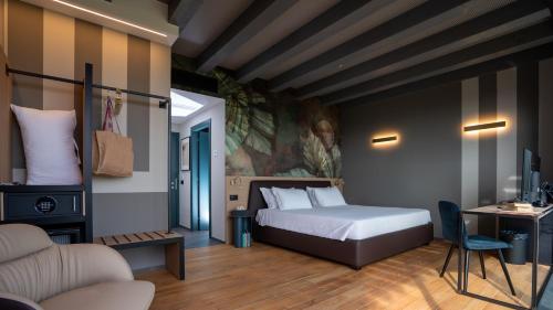 a bedroom with a bed and a table and chairs at Villa Balis Crema Verona Hills in Grezzana