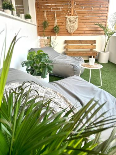 Seasons Retreat with pool and gym-2BR