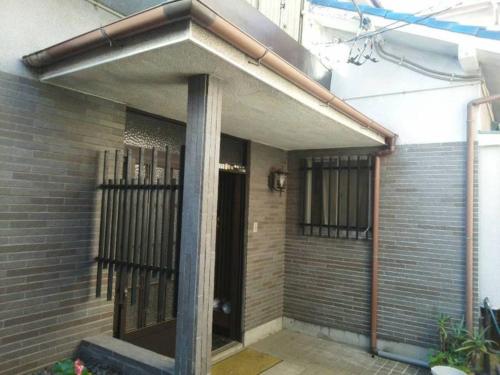 a building with a door open and a door open at Guesthouse Face to Face in Fujinomiya