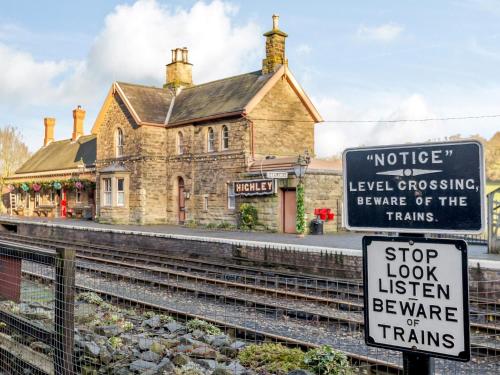 a sign in front of a train station at 2 Bed in Bewdley 77721 in Highley