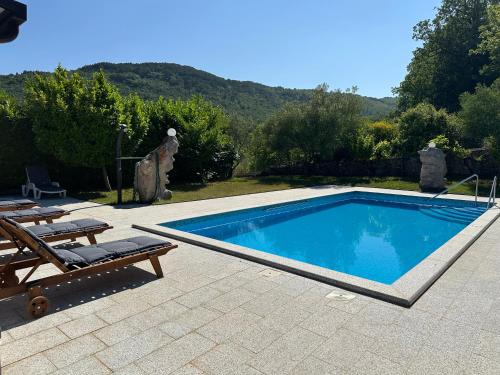 Swimmingpoolen hos eller tæt på Villa Ana