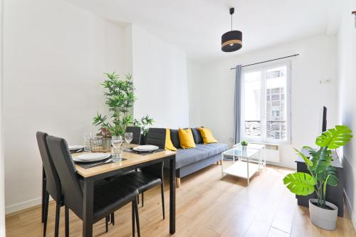 Photo de la galerie de l'établissement Heart of Paris-1BR-6P-Tour Eiffel-Free Netflix, à Paris