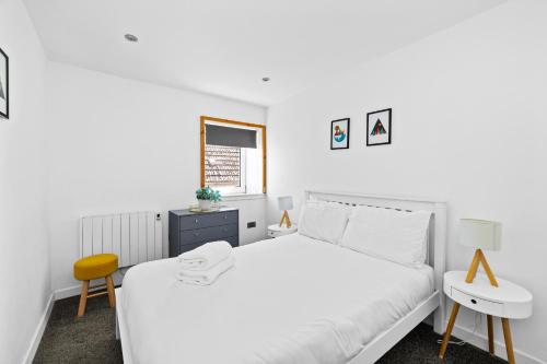 Postel nebo postele na pokoji v ubytování Clifftop Cottage