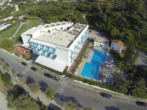 Bazén v ubytování Hotel Tourist nebo v jeho okolí