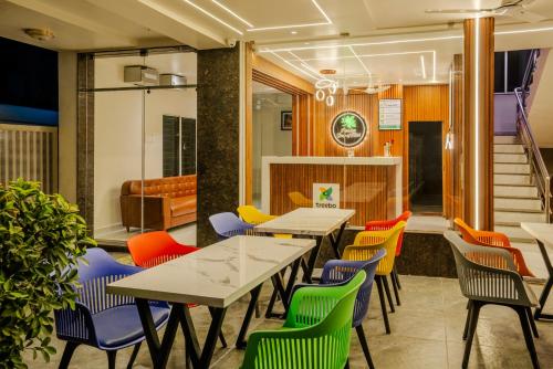 Zona de estar de Treebo Parashar Max