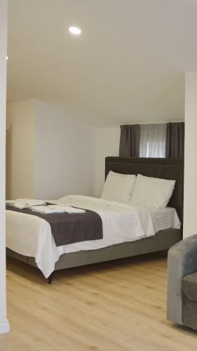 a bedroom with a large bed with white sheets at Parna Sapanca Hotel in Sakarya
