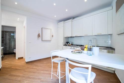 Kuchyňa alebo kuchynka v ubytovaní Blue Dolphin by PortofinoHomes