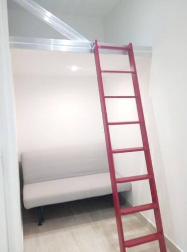 Photo de la galerie de l'établissement Renovated studio, 5mns walk to metro and Paris, à Malakoff