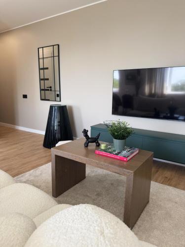 Μια τηλεόραση ή/και κέντρο ψυχαγωγίας στο Gemma Apartments