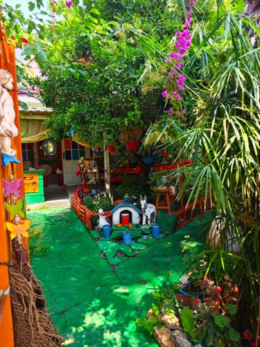a yard with a garden with a play house at Side Tuana Garden Home in Side