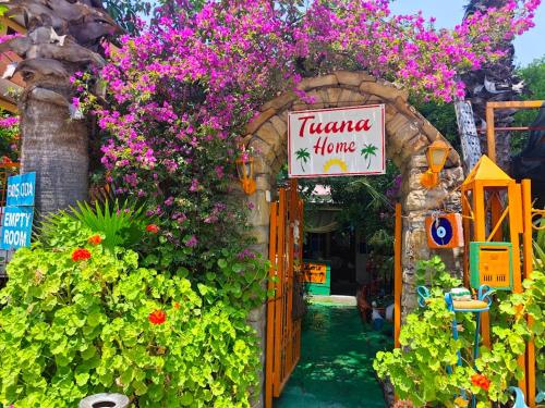 Side Tuana Garden Home