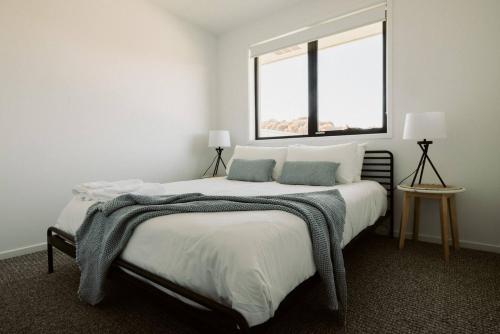 Cama o camas de una habitación en Opal - Family Beach House Hawley