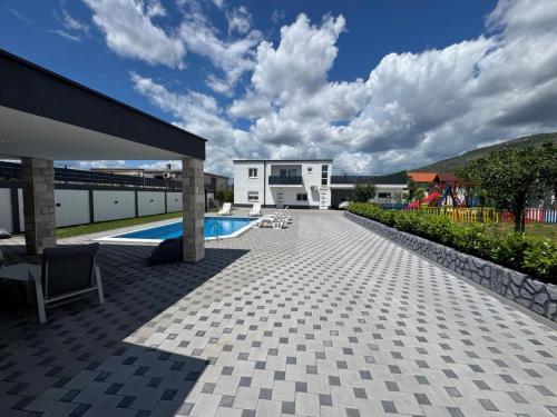 Piscine de l'établissement Villa Sara ou située à proximité