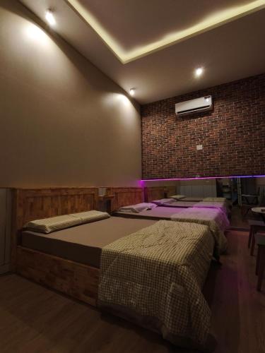 Postel nebo postele na pokoji v ubytování Long Homestay Phúc An City