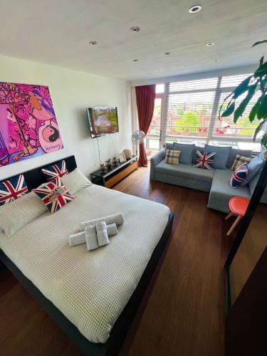 a bedroom with a bed and a living room at Prospect House in London
