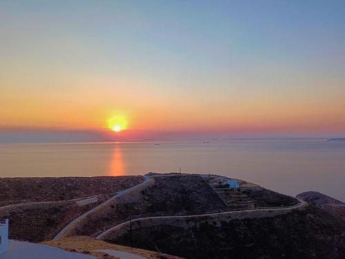 Gallery image of Theros in Kithnos
