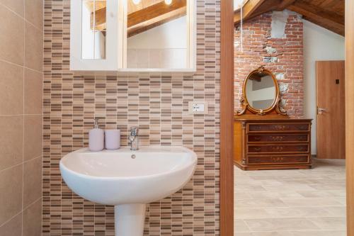 Ένα μπάνιο στο Viverone Lake - La Borgata Guesthouse x12