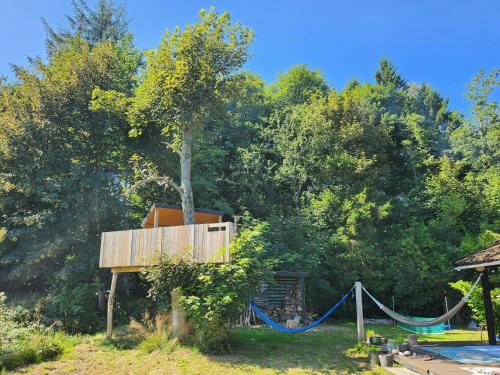 Κήπος έξω από το Swedish Wooden House In Protected Nature Area