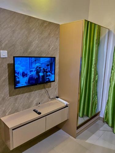Televisyen dan/atau pusat hiburan di classy 1 BR APT WiFi power supply non stop