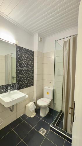 Un baño de Ponti Beach Hotel