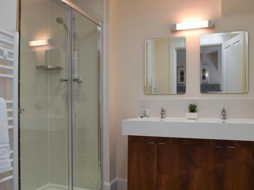 a bathroom with a sink and a shower at Can Duran in Killin