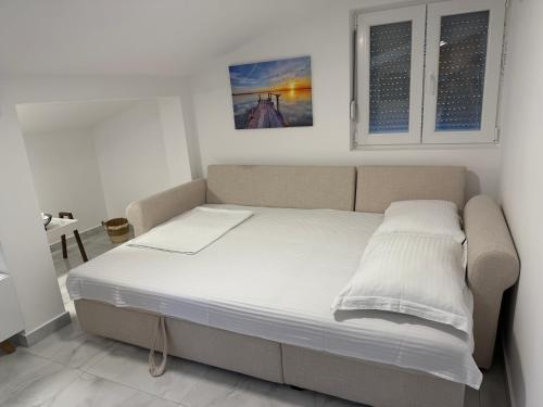 Ένα ή περισσότερα κρεβάτια σε δωμάτιο στο Apartman Emili Kotor-Ljesevici