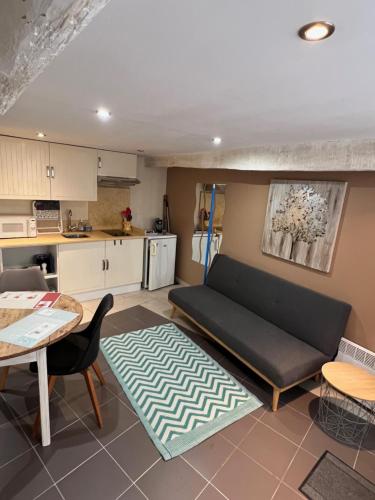 Η κουζίνα ή μικρή κουζίνα στο Le Rocher 2 pièces