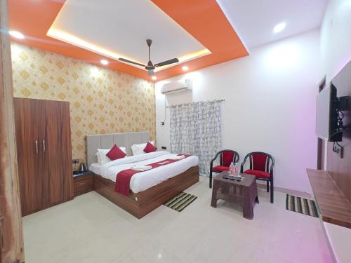 a bedroom with a bed and a tv in it at Hotel The R L Palace - "A Luxurious Hotel" 900 Meters From Ram Mandir Ayodhya in Ayodhya
