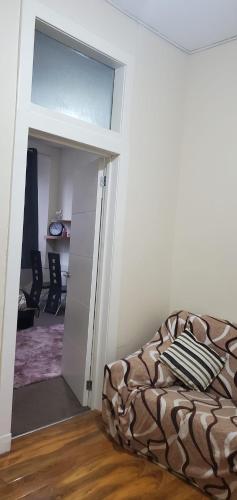Χώρος καθιστικού στο Cosy and Bright 3-bedroom flat