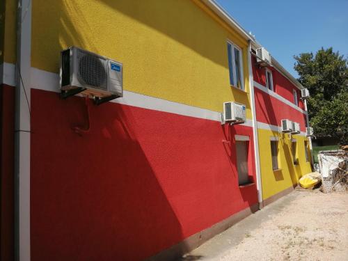 Gallery image of APARTMENTS JULIA in Sutomore