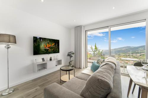 Brand new apartment - Balcony with sea view