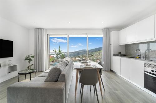 Brand new apartment - Balcony with sea view