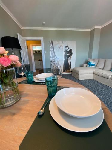 a living room with a table with a plate on it at Stylischer Altbau im Zentrum in Kiel