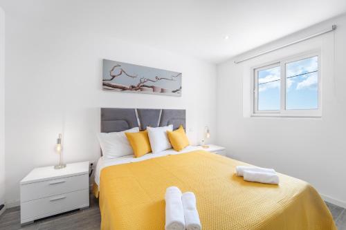 Brand new apartment - Balcony with sea view